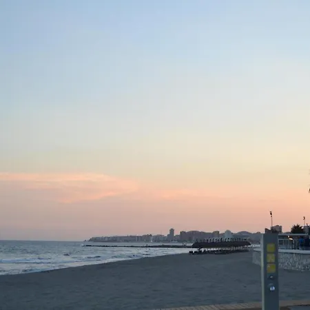 Готель Edificio Opera Apartamento Con Vistas Al Mar Фуенхірола